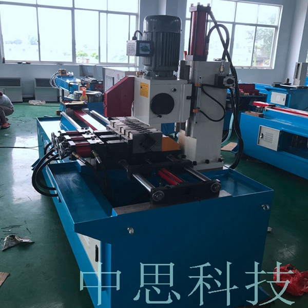 切管機(jī)采購(gòu)回去之后，很多企業(yè)并沒有完全了解切管機(jī)使用的工人